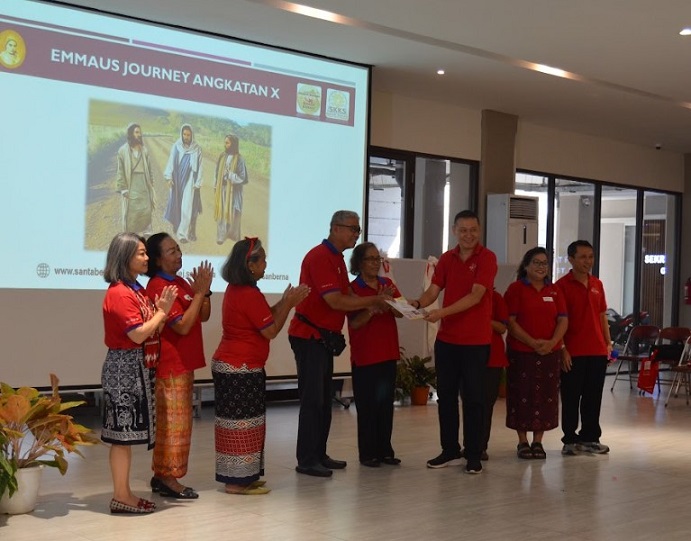 Penyerahan hadiah ke-3 lomba Biblio Foto PAKAI_1